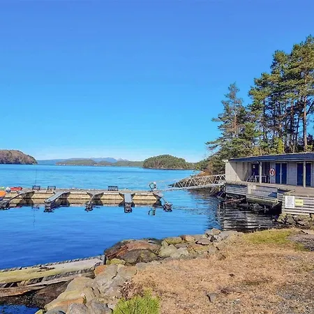 Nyaraló 4 Bedroom Gorgeous In Auklandshamn *