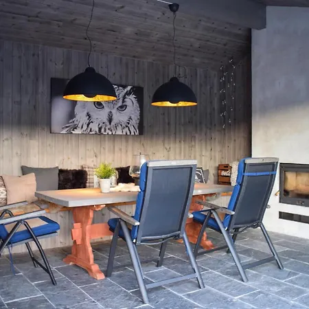4 Bedroom Gorgeous In Auklandshamn Nyaraló Vestvik