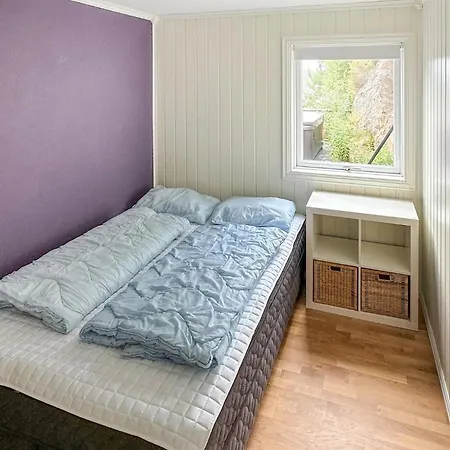 4 Bedroom Gorgeous In Auklandshamn Nyaraló *