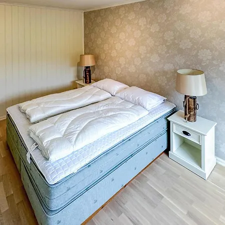 Nyaraló 4 Bedroom Gorgeous In Auklandshamn Vestvik