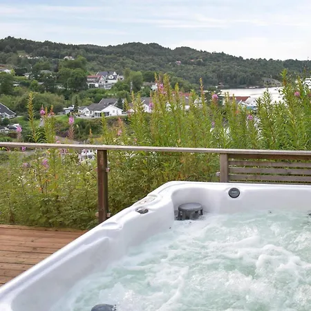 4 Bedroom Gorgeous In Auklandshamn