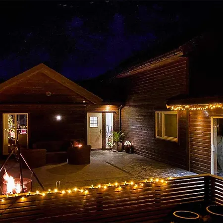 4 Bedroom Gorgeous In Auklandshamn *